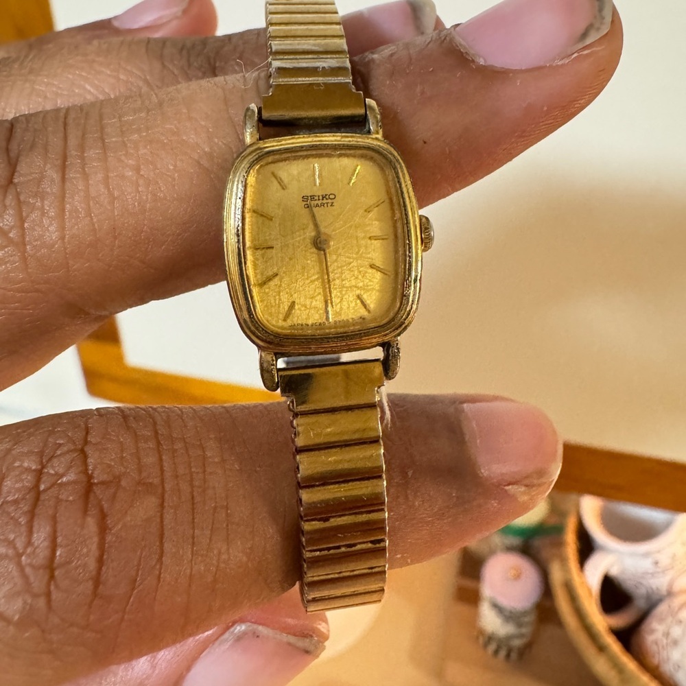 Vintage Seiko Gold Square Watch - Picture 2 of 6